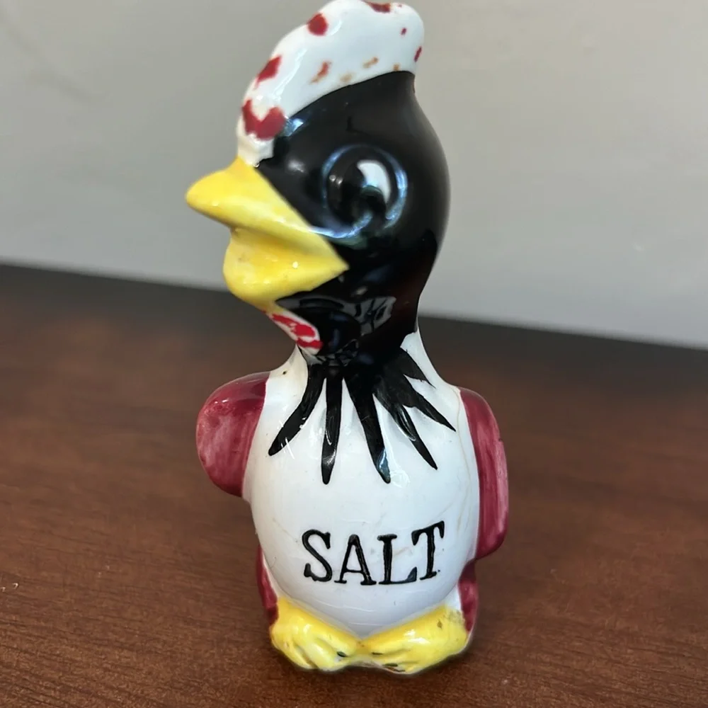 Vintage chicken / Rooster Salt & Pepper shakers